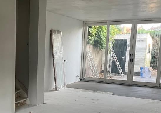 Aanbouw vóór het aanbrengen van de vloerafwerking