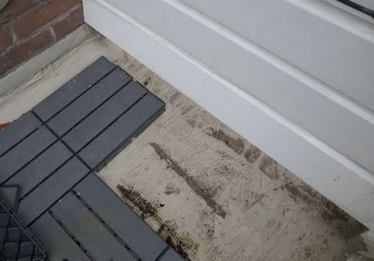 Aansluiting van de balkonvloer op de deurdorpel