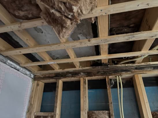 Overgang van wand naar geopende plafondconstructie