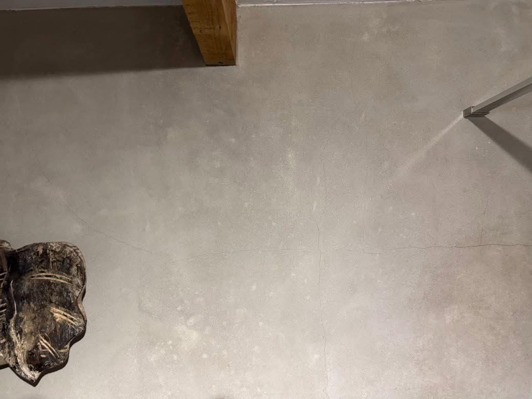 Scheuren in de wandafwerking