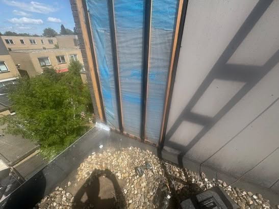 Geopende wandbekleding aan de achterzijde