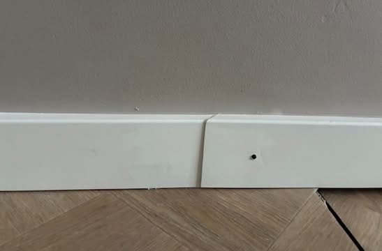 Aansluiting tussen plintdelen en vloer